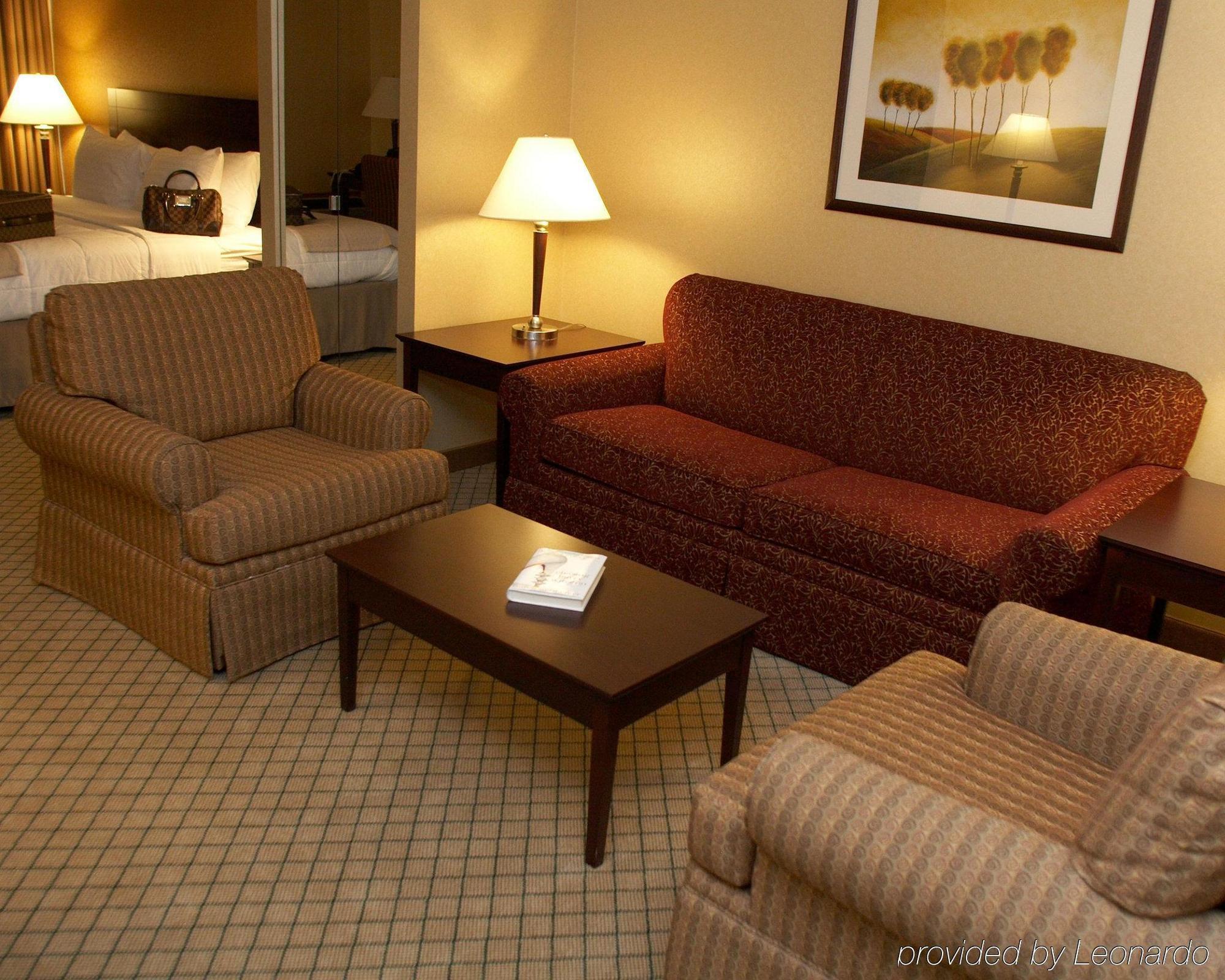 Armoni Inn & Suites Orangeburg Ruang foto