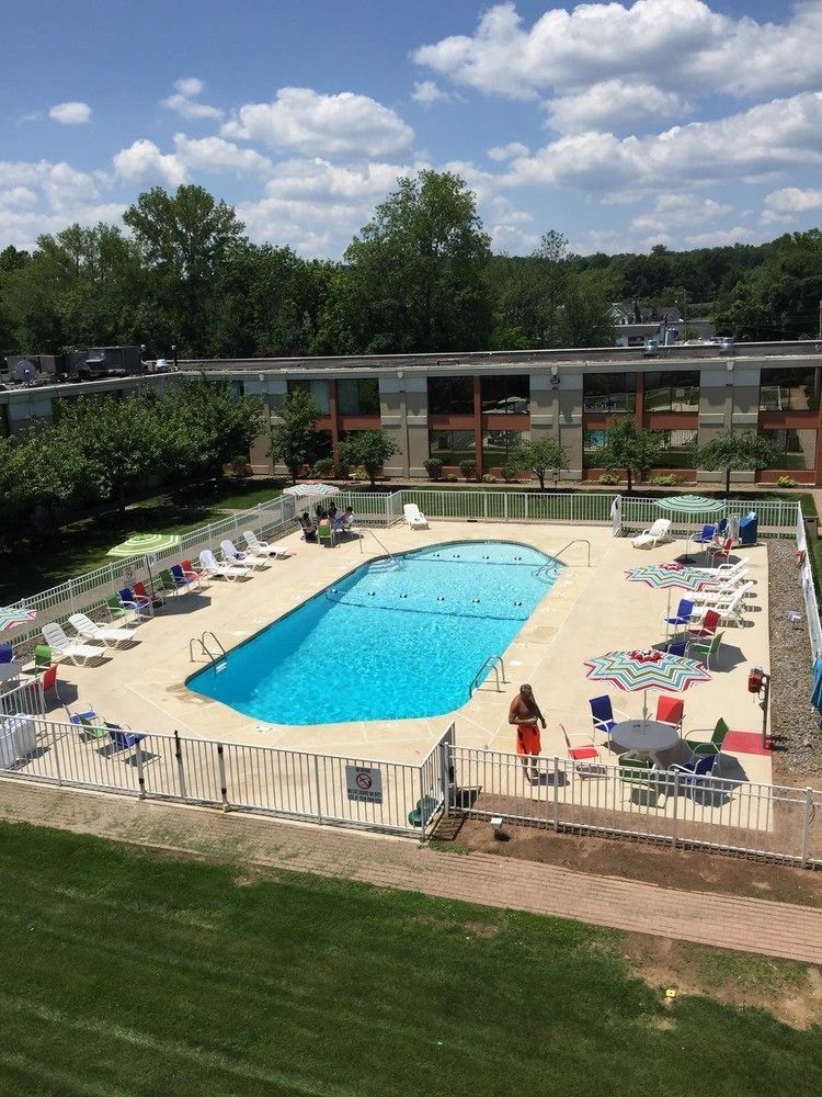 Armoni Inn & Suites Orangeburg Bagian luar foto
